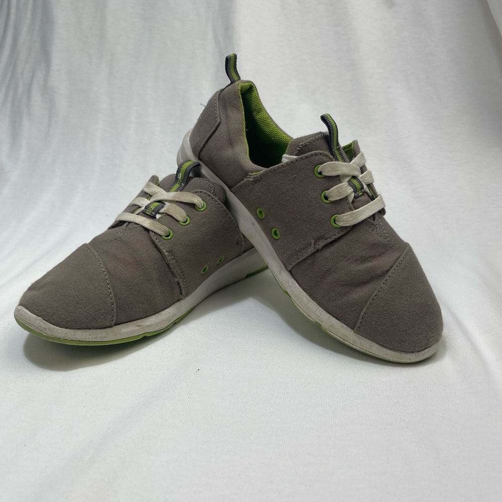TOMS Tan and Green Slip-On Lace Up Shoes size Big Kid 4